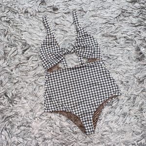 Acacia Houndstooth Indies